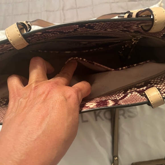 Micheal kors handbag and wallet with duster bag.Snake embossed - Picture 16 of 16